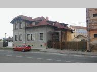 Prodej vily v Ivančicích, 3 byty a nebytový prostor, zajímavá investice