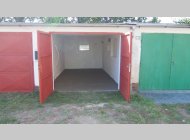 garáž - Ořechov - zděná - plechová vrata - CP 21m2