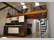 Pronájem půdního bytu 2kk s galerií (3kk) a lodžií (CP 94 m2) u centra Brna